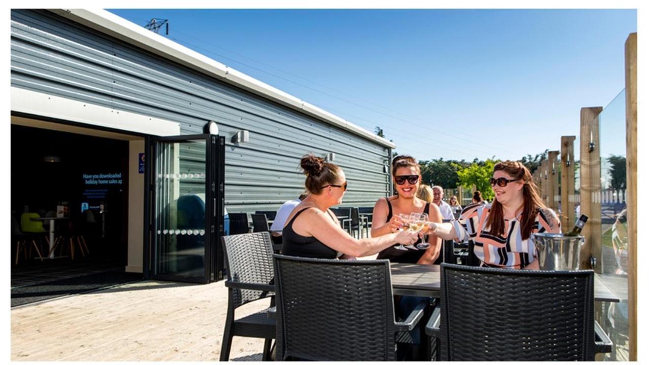 Готель Willow-Static Caravan On Holiday Park Near Margate, Kent Бірчінґтон Екстер'єр фото